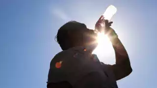 ¿Cómo evitar la deshidratación durante esta temporada de calor en Quintana Roo?