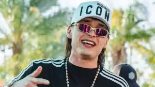 Peso Pluma: La foto de sus piernas que se volvió viral en redes sociales