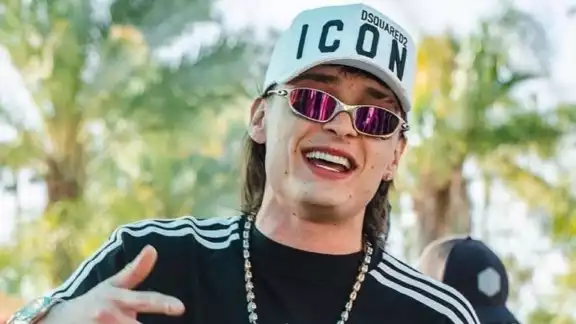 El cantante fue señalado por el estado físico de sus piernas El cantante fue señalado por el estado físico de sus piernas