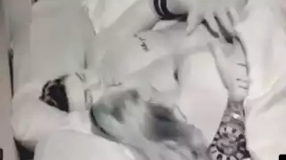 VIDEO: Captan a Gala y Agustín besándose en la cama dentro de La Casa de los Famosos