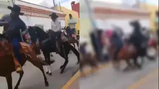 Filtran video de hombre atacando a machetazos a un jinete y a su caballo en la Feria de Tlaxcala