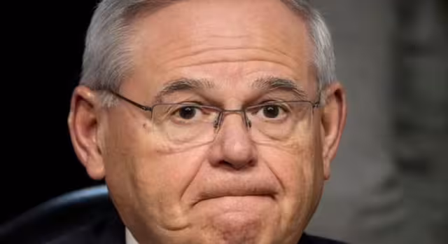 El senador estadounidense Bob Menéndez, fue declarado culpable este martes de los 16 cargos de soborno y corrupción