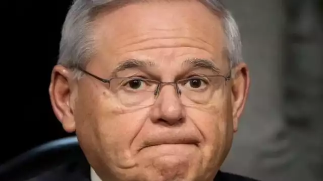 El senador estadounidense Bob Menéndez, fue declarado culpable este martes de los 16 cargos de soborno y corrupción