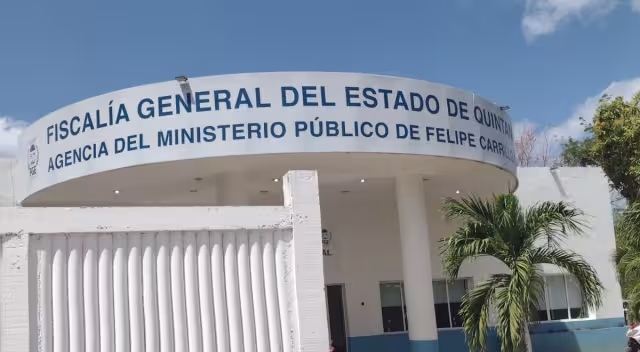 Como seña particular que presenta esta persona se trata de un tatuaje en el lado superior medio de la espalda