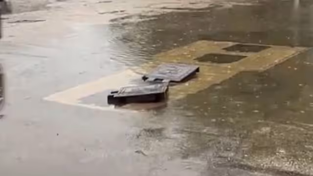 Reportan alcantarillas destapadas en calles de Chetumal