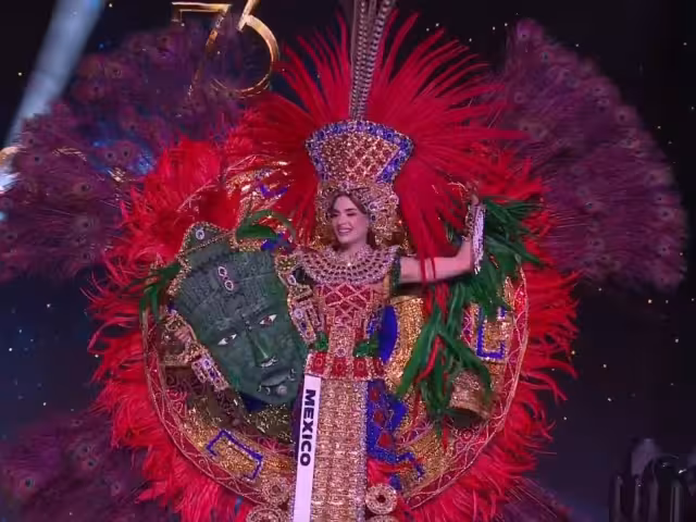 Maria Fernanda representó a México con un traje típico que lleva a las culturas indigenas