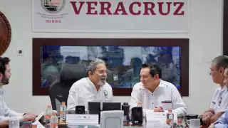Joaquín Díaz Mena fortalece lazos con Veracruz para la ampliación del puerto de Progreso en Yucatán