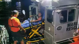 Secretaria de Marina de Isla Mujeres traslada a mujer de emergencia a Puerto Juárez