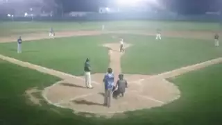 Explota la ofensiva de los Potros y ganan con autoridad el partido de softbol mixto nocturno