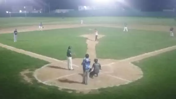 Los jugadores disfrutaron el enfrentamiento en el campo. Los jugadores disfrutaron el enfrentamiento en el campo.