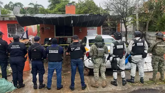Elementos de diferentes corporaciones de seguridad participaron en los cateos. Elementos de diferentes corporaciones de seguridad participaron en los cateos.