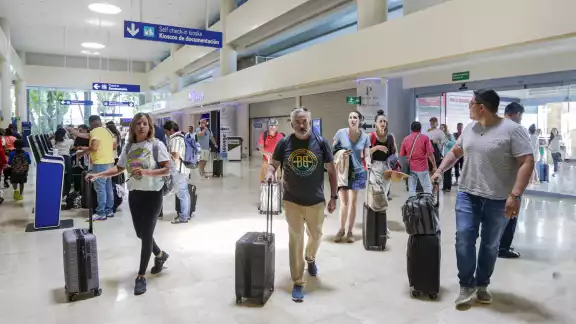 Las conexiones a Ciudad de México y Monterrey también sufrieron disminución Las conexiones a Ciudad de México y Monterrey también sufrieron disminución