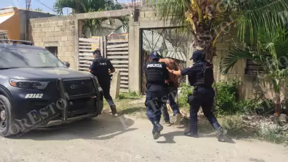 Los elementos lograron la detención de dos sujetos Los elementos lograron la detención de dos sujetos