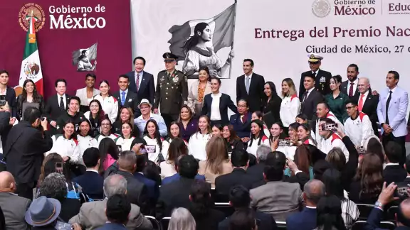 Durante la ceremonia de entrega del PND Durante la ceremonia de entrega del PND