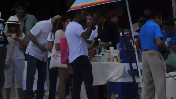 Una de las causas es el consumo de alimentos de puestos ambulantes Una de las causas es el consumo de alimentos de puestos ambulantes