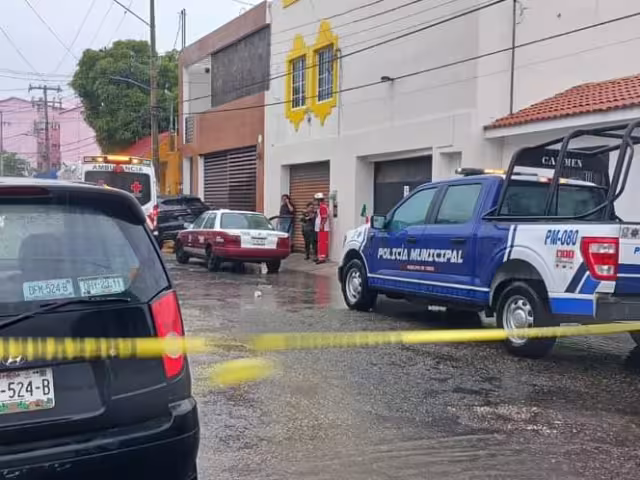 Una persona de la tercera edad falleció dentro de un taxi en la colonia Tecolutla mientras se dirigía al IMSS