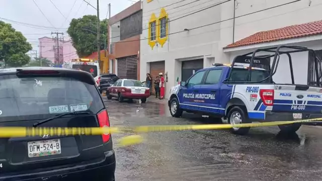 Una persona de la tercera edad falleció dentro de un taxi en la colonia Tecolutla mientras se dirigía al IMSS