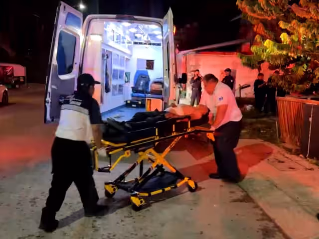 La víctima del ataque tuvo que ser trasladada al hospital.