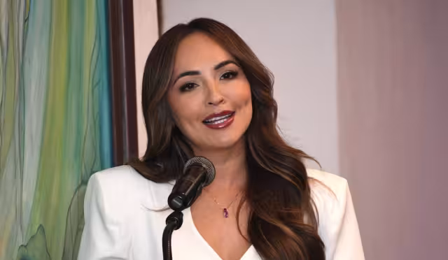 La alcaldesa y otros directores acumulan multas por 998 mil peso