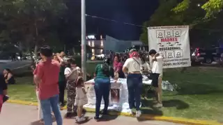 Madres Buscadoras de Quintana Roo aprovechan aglomeración para recaudar fondos