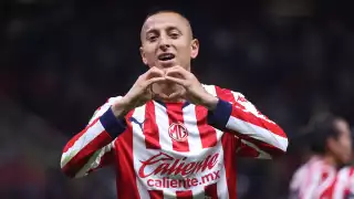 Piojo Alvarado da primer triunfo a Chivas en la era Óscar García