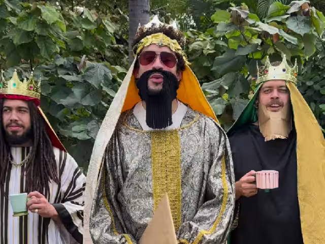 Bad Bunny lanza nuevo albúm, Debí Tirar Más Fotos, comparté video especial de Día de Reyes.