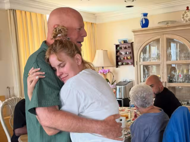 Bruce Willis se retiró de la actuación en 2022 pues enfrentaba problemas que dificultaban su habilidad de comunicarse