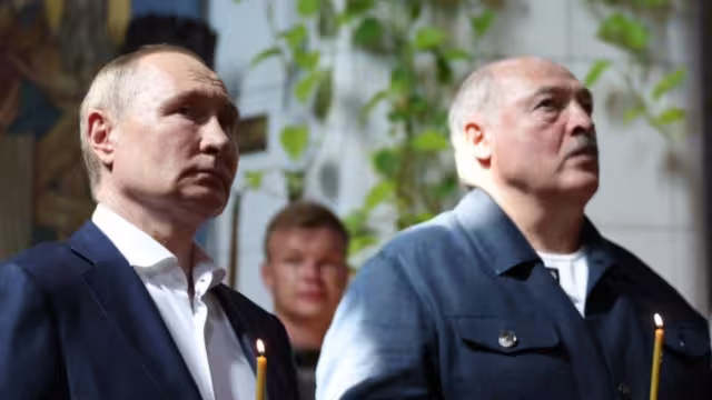 El presidente de Rusia, Vladimir Putin y su homologo bielorruso, Alexander Lukashenko se reunieron en la isla de Valaam