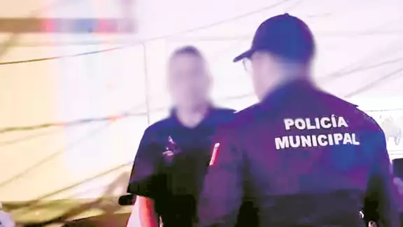 El elemento de la SSCT fue llevado a bordo de una patrulla, tras amenazar de muerte a los elementos de seguridad y al gerente del establecimiento El elemento de la SSCT fue llevado a bordo de una patrulla, tras amenazar de muerte a los elementos de seguridad y al gerente del establecimiento