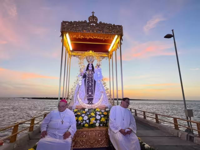 La Virgen del Carmen recorrió el Puente Zacatal la tarde de ayer para bendecir la infraestructura