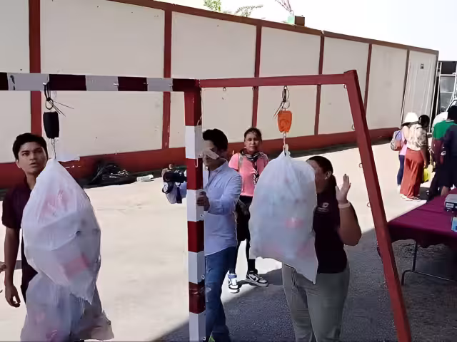 Intercambian PET por productos básicos en Eco Feria Balam