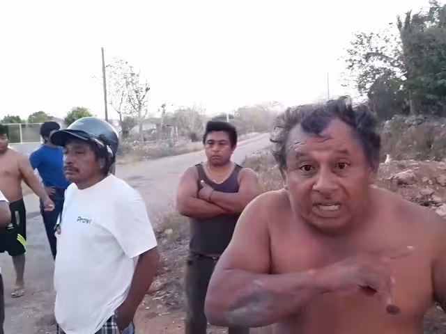 Vecinos de La Alameda retienen a un adulto mayor tras el robo de una batería.