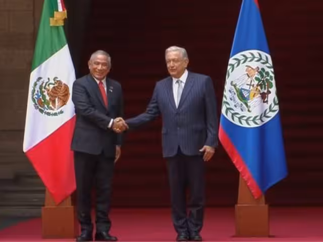 Andrés Manuel López Obrador y el Primer Ministro de Belice, Juan Antonio Briceño