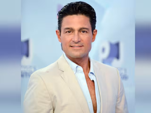 El actor de casi 60 años sigue rompiendo corazones.