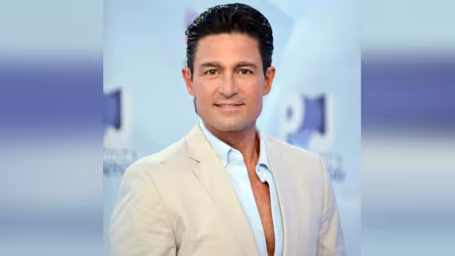 El actor de casi 60 años sigue rompiendo corazones.