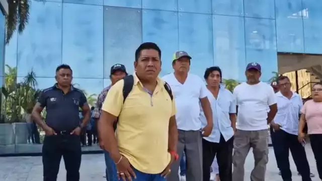 Los habitantes de la comunidad piden una investigación para dar con los responsables de haber engañado con la construcción de un camino sacacosechas