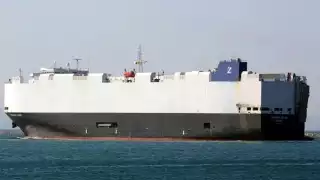 Se incendia el carguero Morning Midas lleno de autos chinos rumbo a México