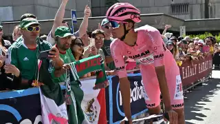 Isaac del Toro pierde el liderato del Giro de Italia ante Simon Yates en la etapa reina