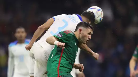 Santiago Giménez en acción con el Tricolor Santiago Giménez en acción con el Tricolor