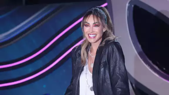 Anahí en el programa la máscara Anahí en el programa la máscara