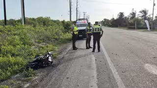Conductor huye tras embestir a motociclista y dejarlo grave en la carretera Carmen–Isla Aguada