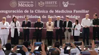Sheinbaum inaugura clínica del ISSSTE en Pachuca y anuncia mejoras salariales