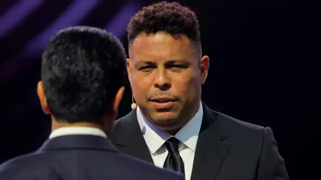 Ronaldo alza la mano