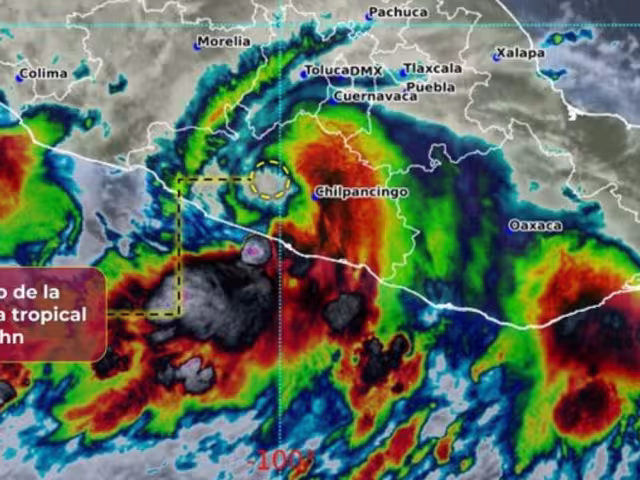 Este martes se informa que John se degradó a Tormenta TRopical al tocar tierra en Guerrero