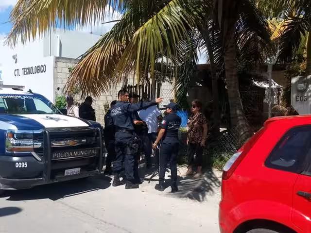 La mujer usó un machete para agredir a su esposo; vecinos llamaron a las autoridades