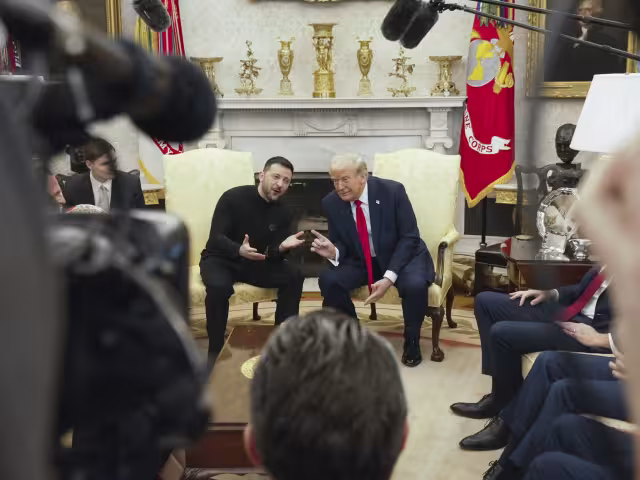 Los presidentes de Ucrania y Estados Unidos sostienen histórica reunión.
