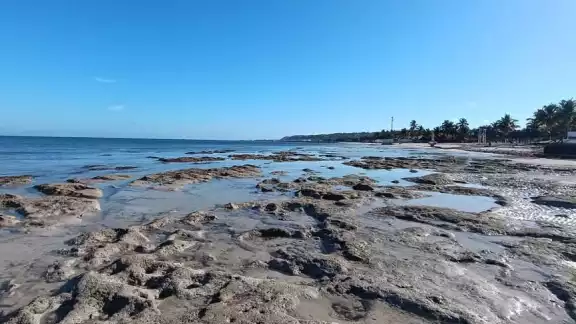 Un efecto luna generó una vaciante marina en Playa Bonita, según Conagua