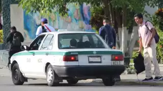 Líder de taxistas de Quintana Roo admite cobros ilegales de tarifas a usuarios