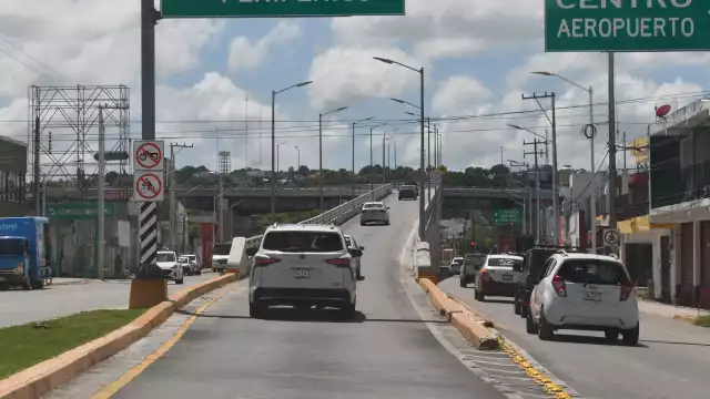 Una se aventó del segundo piso de su escuela, y otra quería arrojarse desde el Distribuidor Vial