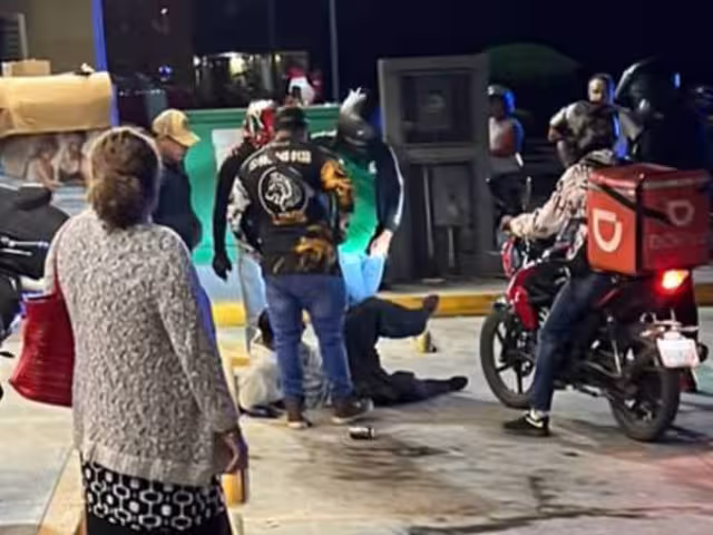 Moto repartidores realizaron un arresto ciudadano en Chetumal.